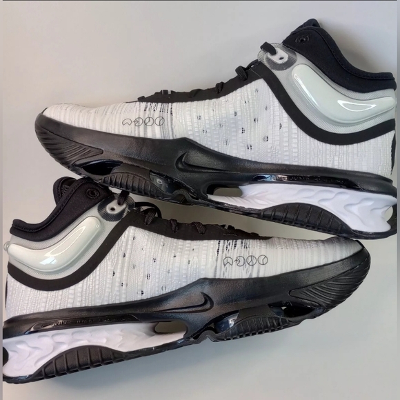 Nike Men's 15 Air Zoom G.T. Jump 2 Basketball Shoes Black/White - Picture 5 of 8